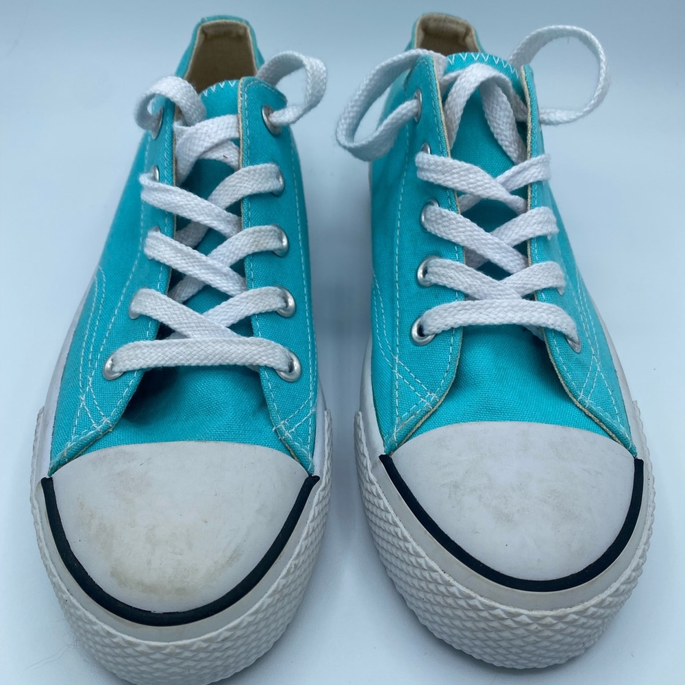 Brand new pair of Airwalk Skate shoes in size 8.5.